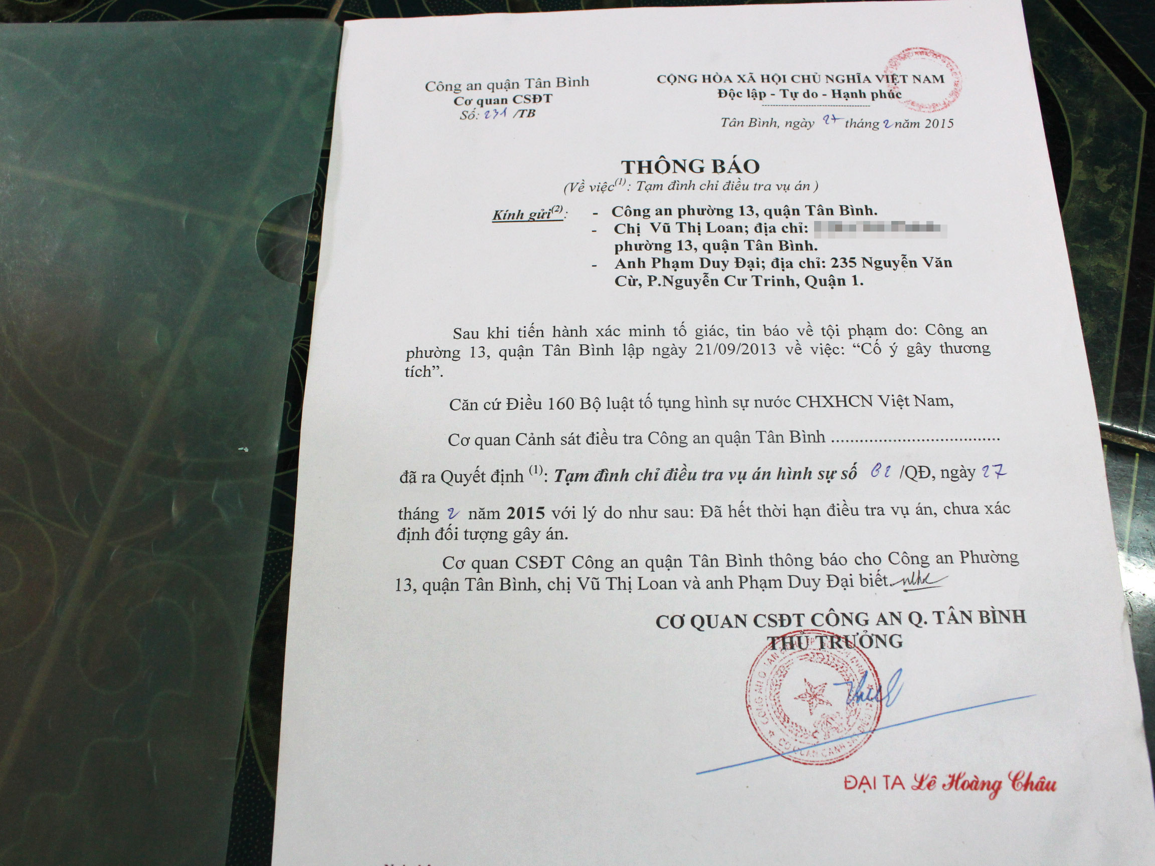 Quyết định đình chỉ điều tra vụ án do Trưởng công an quận Tân Bình ký tháng 2.2015 nhưng tháng 7.2016 chị Loan mới nhận được
