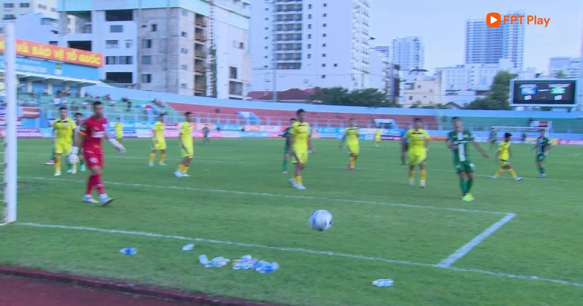 Highlight CLB Khánh Hòa 0-2 CLB Bình Phước: Cú đúp kiến tạo của Công Phượng