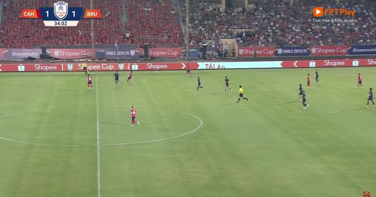 Alan dứt điểm tinh tế nâng tỷ số lên 2-1 cho CLB CAHN: Mưa bàn thắng trên sân Hàng Đẫy