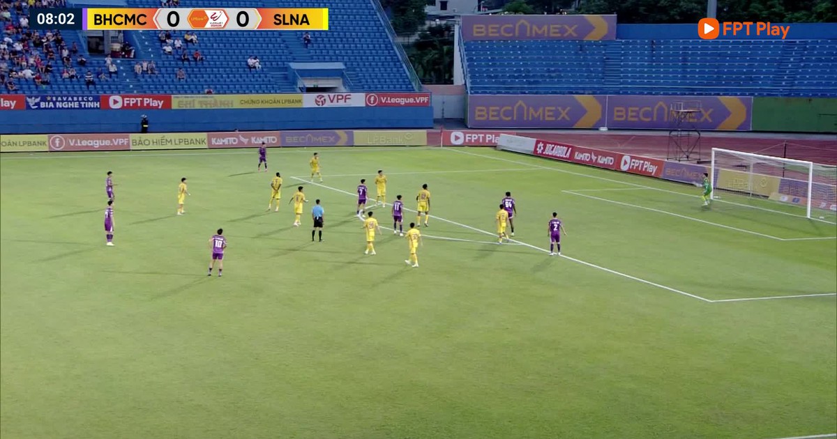 Highlight Becamex TP.HCM 0-1 SLNA: Vượt lên tốp an toàn