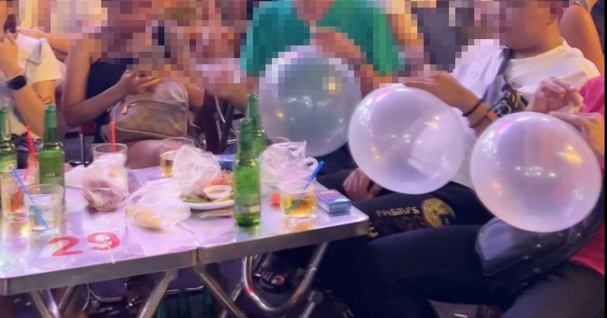 Đột kích ‘mê cung bóng cười’ tại phố tây Bùi Viện, thu giữ bình nghi khí N2O