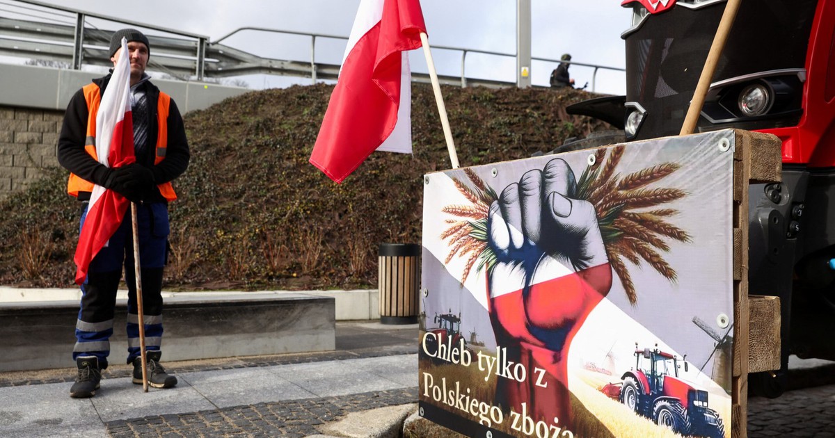 Ukraine đòi bồi thường ngũ cốc, Ba Lan cân nhắc đóng biên giới