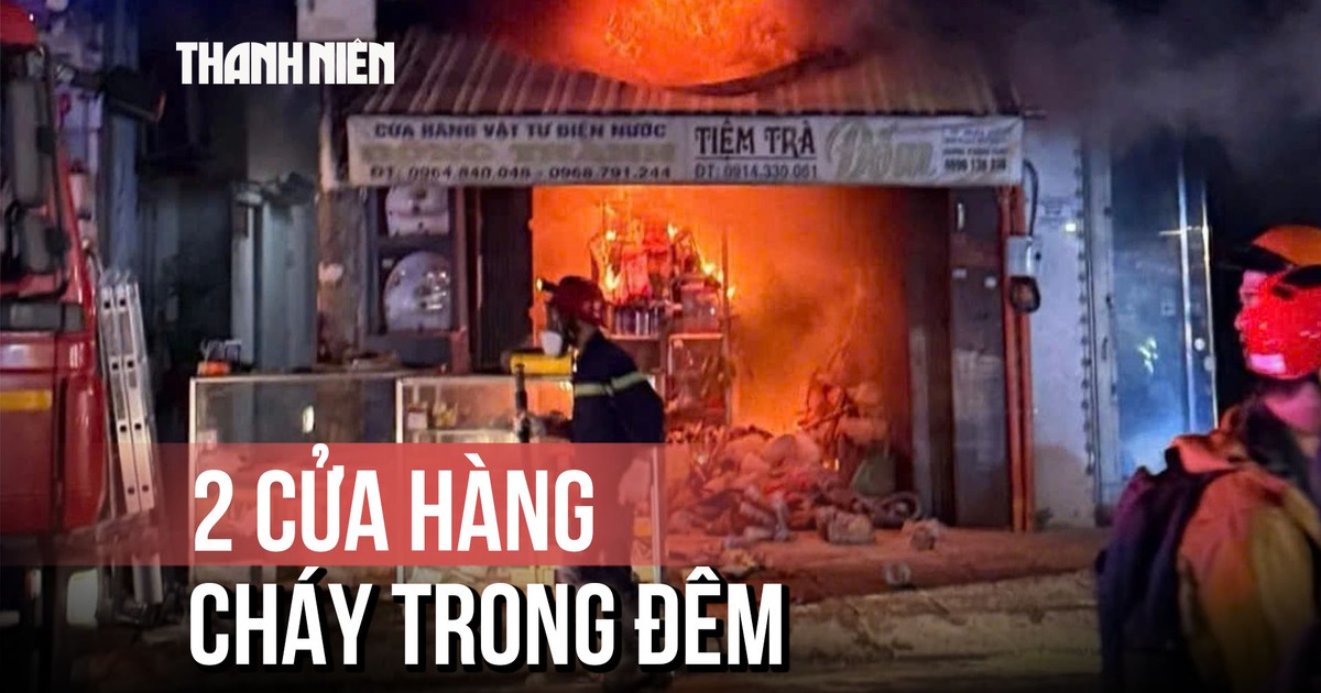 Căng mình chữa cháy 2 cửa hàng trong đêm ở TP.HCM