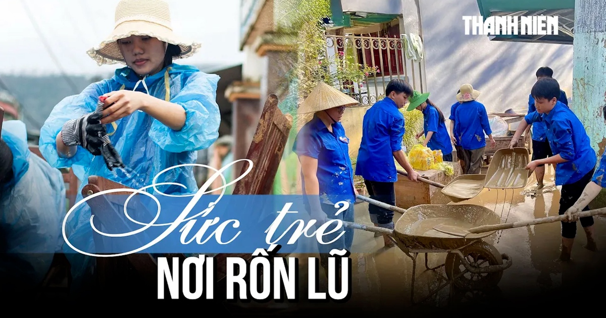Sức trẻ nơi rốn lũ: Áo xanh lội bùn non giúp dân tái thiết