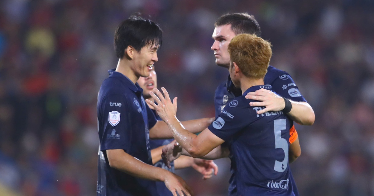 CLB Buriram United phối hợp phạt góc – đánh đầu đẹp mắt cân bằng tỷ số với CLB CAHN