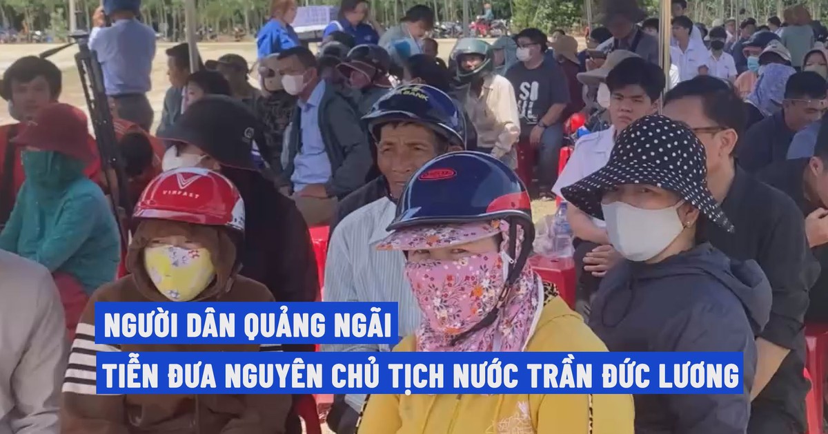Người dân Quảng Ngãi đón linh cữu nguyên Chủ tịch nước Trần Đức Lương