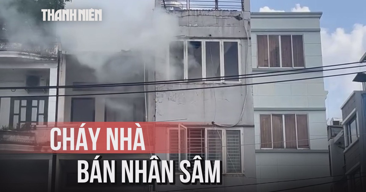 Cháy tiệm nhân sâm, lính cứu hỏa đập kính dập lửa