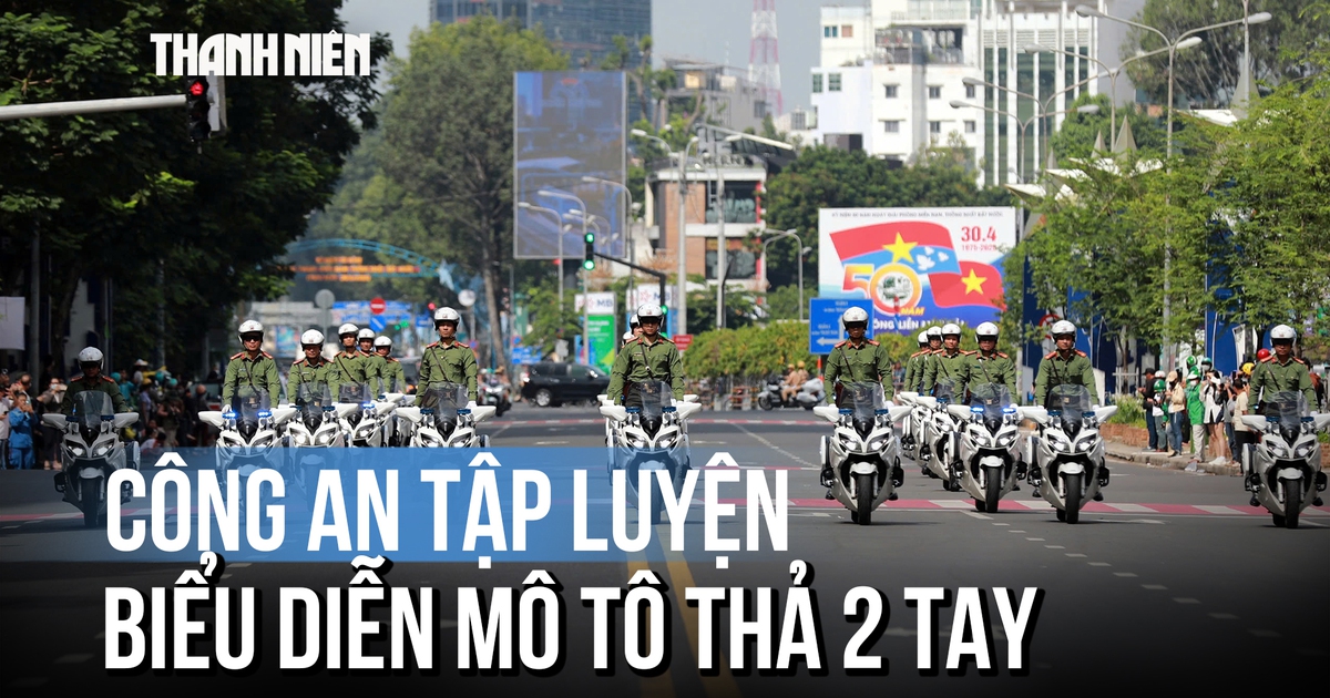 Công an luyện tập biểu diễn mô tô thả 2 tay gây 'sốt' MXH