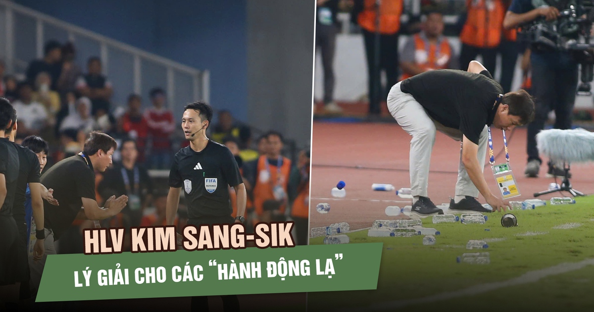 HLV Kim Sang-sik nói gì về chiếc khăn trắng mà trợ lý vẫy phút cuối trận? HLV Kim Sang-sik nói gì về chiếc khăn trắng mà trợ lý vẫy phút cuối trận?