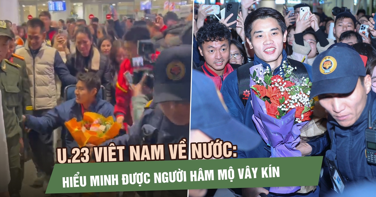 U.23 Việt Nam về nước: Hiểu Minh được người hâm mộ vây kín động viên