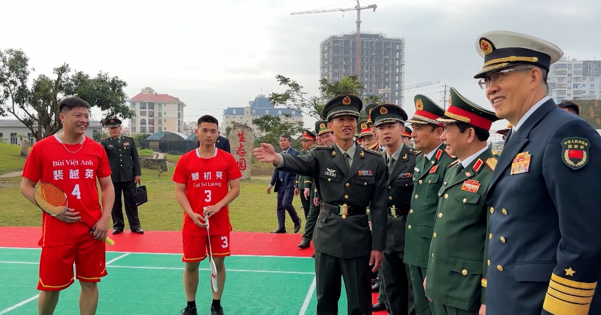 Đại tướng Phan Văn Giang sang Trung Quốc, cùng thượng tướng Đổng Quân xem thể thao