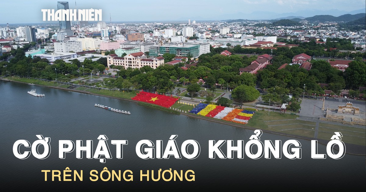Chiêm ngưỡng cờ Phật giáo khổng lồ và 7 đóa sen hồng trên sông Hương