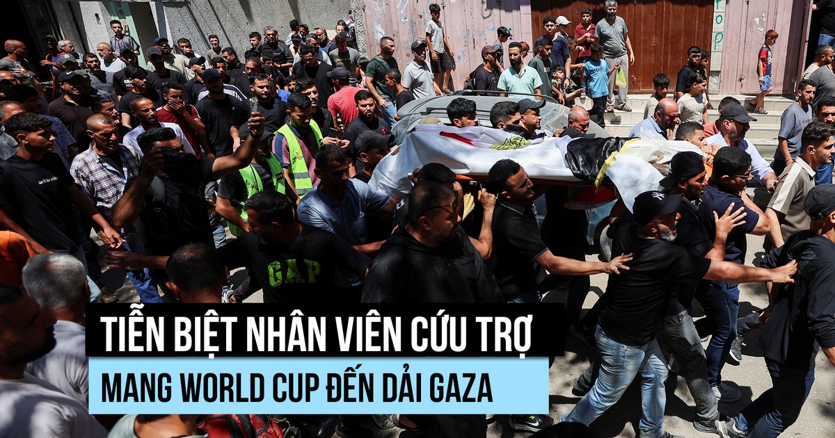 Người Palestine tiễn biệt nhân viên cứu trợ mang World Cup đến dải Gaza