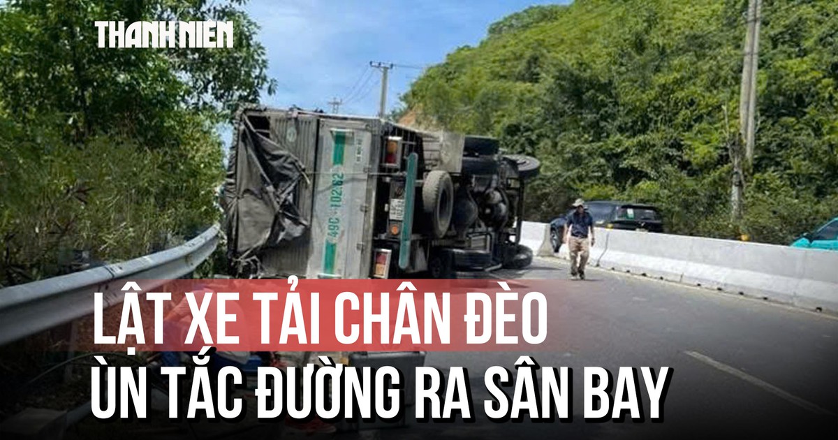Xe tải mất lái tông gãy trụ đèn, lật nghiêng dưới chân đèo Cù Hin