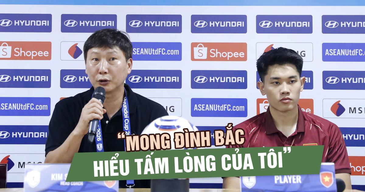 HLV Kim Sang-sik hết lời khen ngợi Đình Bắc, nói lý do rút Hoàng Đức ra nghỉ sớm