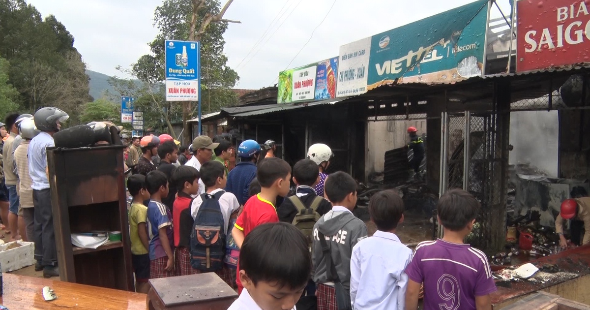 Cháy rụi tiệm tạp hóa, thiệt hại hàng tỉ đồng