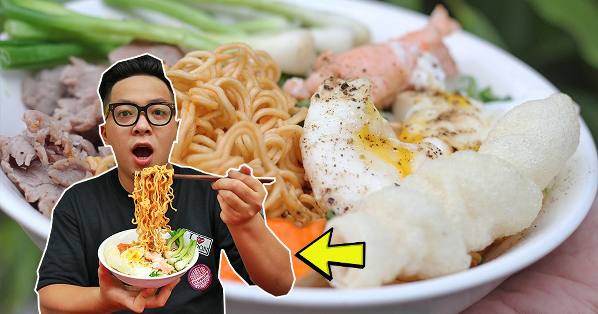 Quán mì trộn muối ớt nổi tiếng bán gần 10 thùng mì mỗi ngày