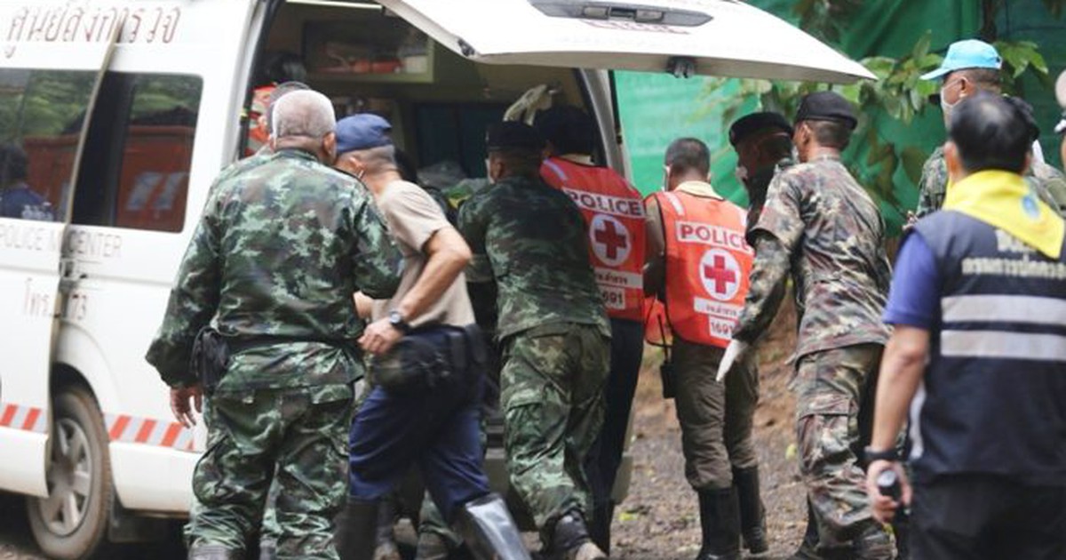 Hình ảnh cuộc giải cứu 4 thành viên đội bóng mắc kẹt trong hang