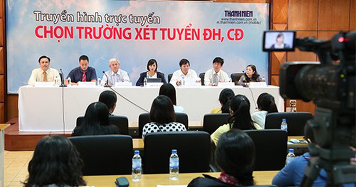 Tư vấn truyền hình trực tuyến: Xét tuyển nhóm ngành kinh tế và sư phạm