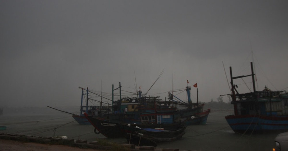 Bão số 3 suy yếu thành áp thấp nhiệt đới, đất Quảng 'thở phào'