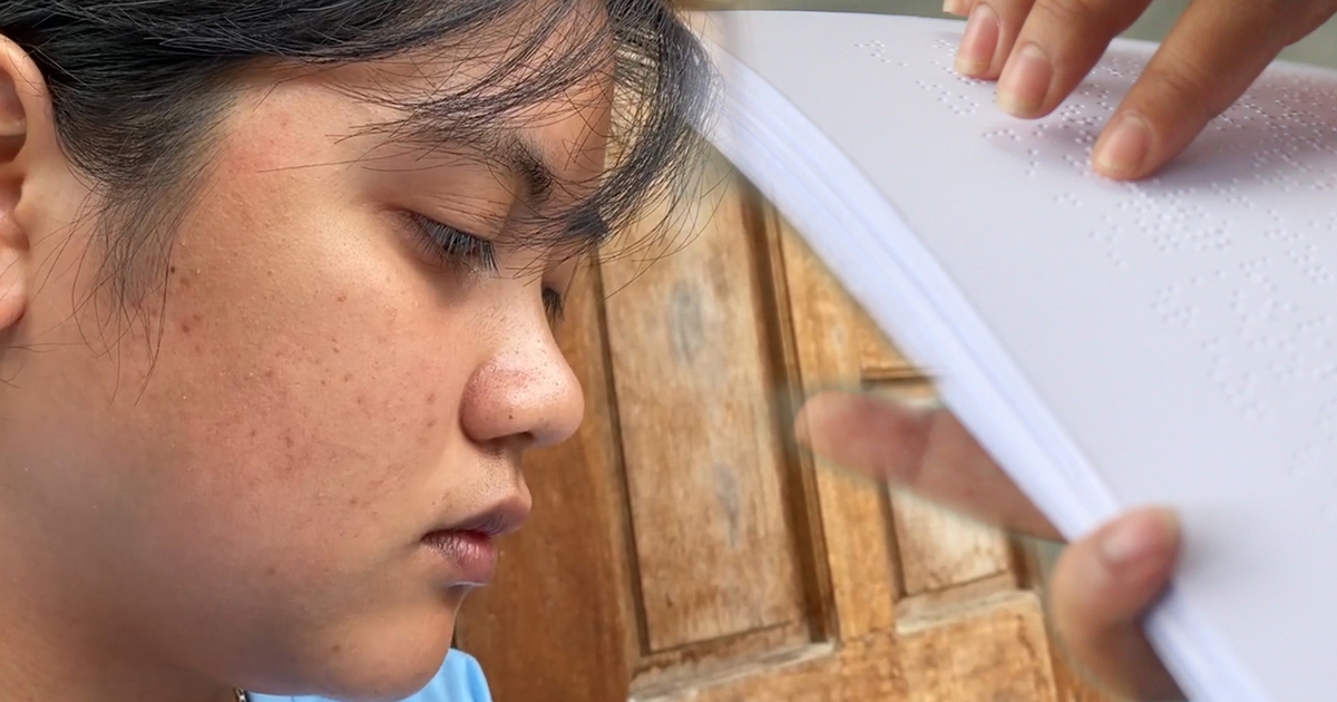 Ước mơ của cô gái mù trên “điểm nóng da cam” – Sân bay A So