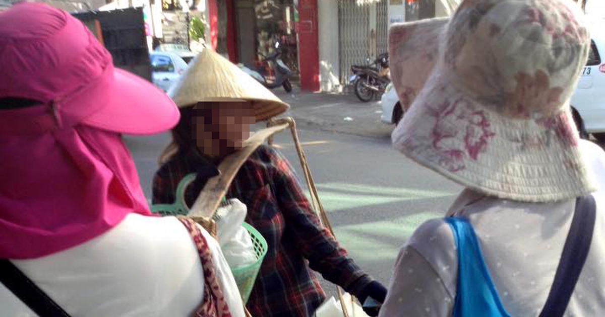 Clip du khách Trung Quốc thô bạo với người bán chuối ở Đà Nẵng gây phẫn nộ