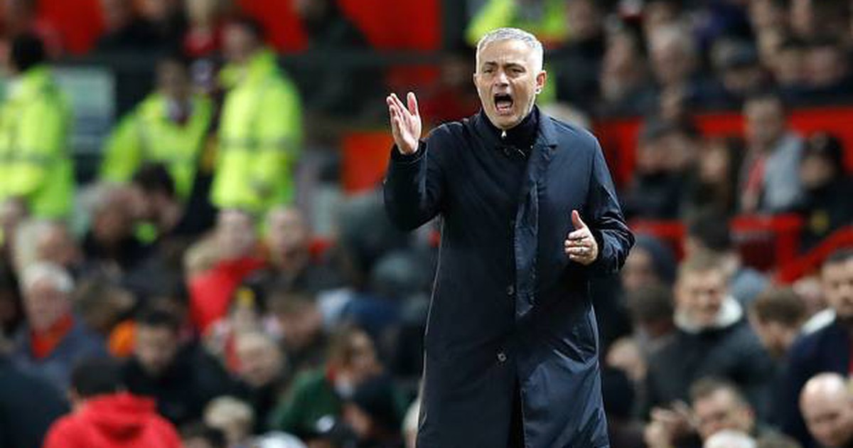 HLV Mourinho ám chỉ nội bộ M.U có 'tay trong' tung tin cho báo chí