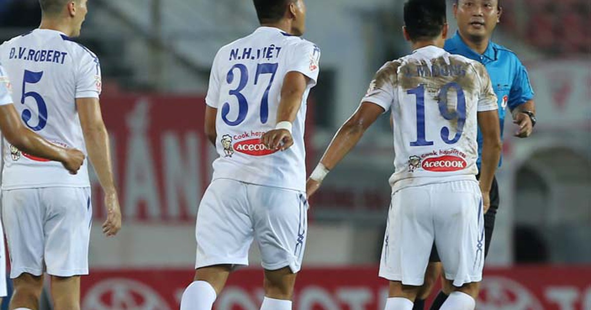 'Nhà quản lý cũng mời người nước ngoài thì bóng đá Việt Nam còn gì?'