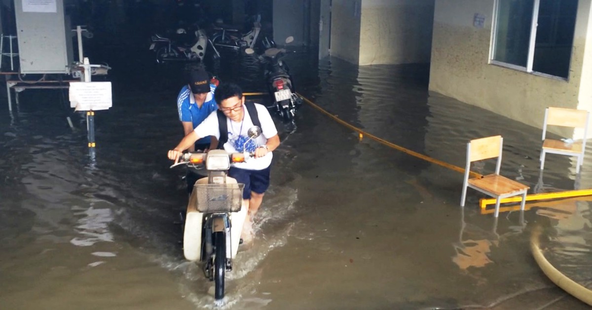 Xe hỏng do ký túc xá ngập nước, sinh viên đòi bồi thường được không?