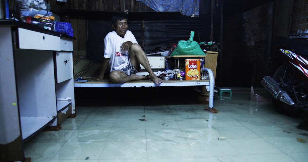 Đêm Sài Gòn mưa lịch sử: Người dân 'chết đứng' giữa biển nước