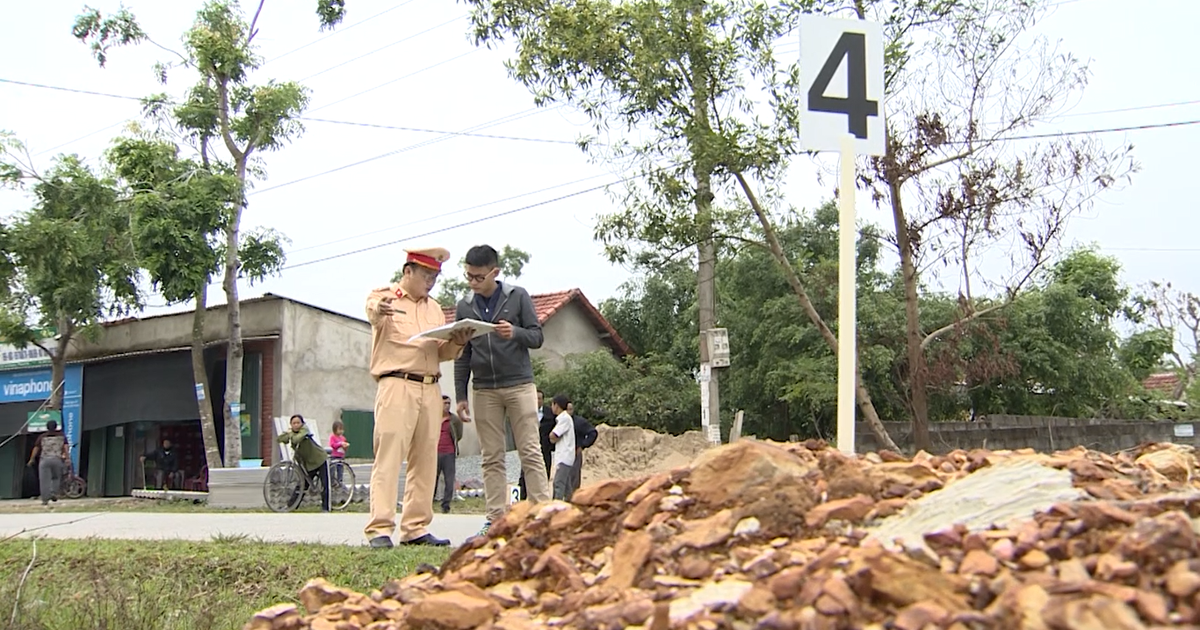 Chạm vào ước mơ: Ám ảnh hiện trường tai nạn cách nhà 20 mét