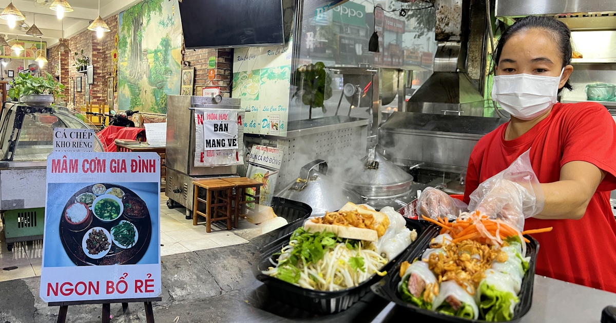 Hàng quán Sài Gòn trước ngày bán tại chỗ: ‘Mừng nhưng vẫn lo’