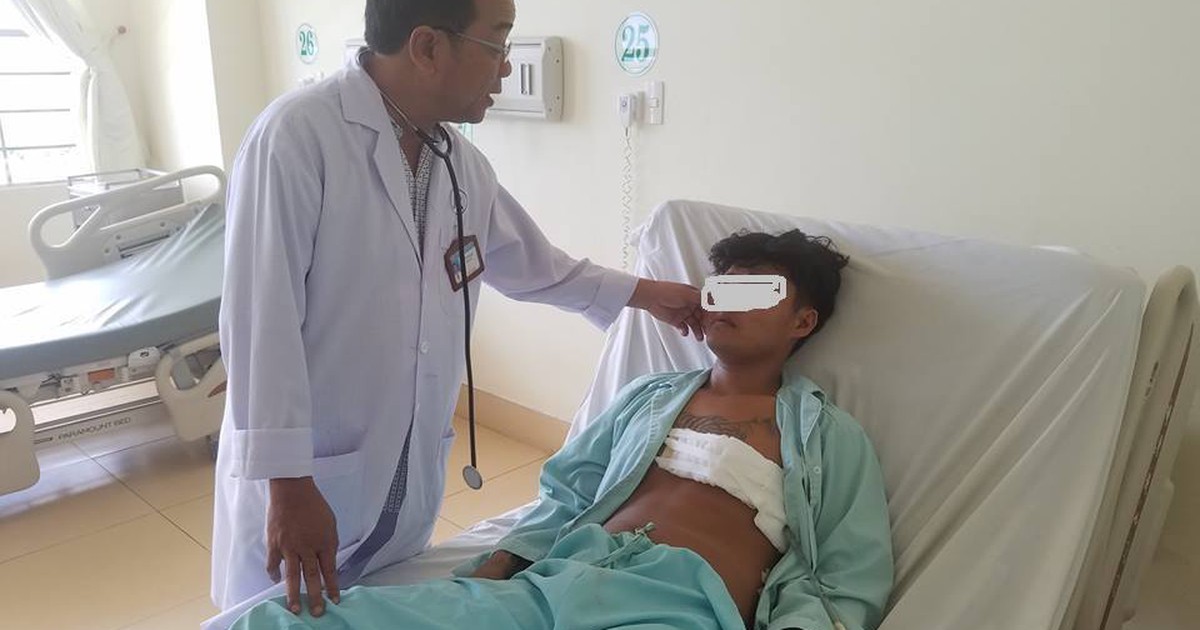 Cứu sống bệnh nhân bị anh ruột đâm thủng tim