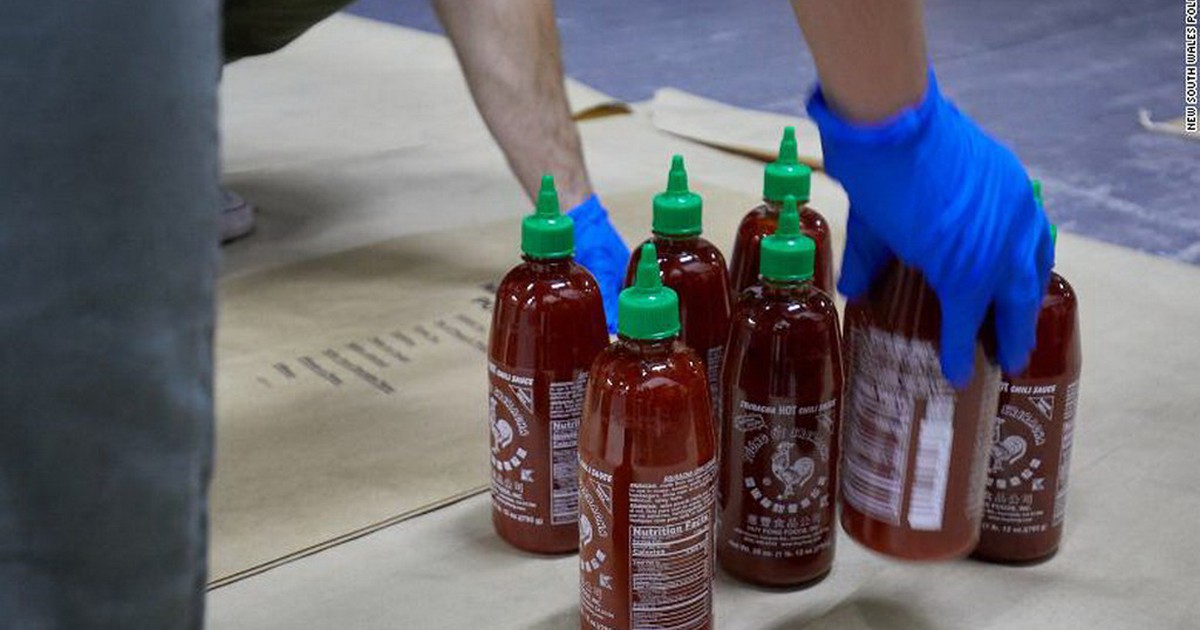 Tương ớt Sriracha giấu ma túy đá trị giá hàng ngàn tỉ đồng