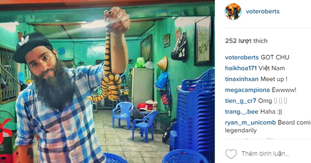 Đạo diễn 'Kong: Skull Island' khoe nuốt tim rắn và uống rượu rắn ở VN