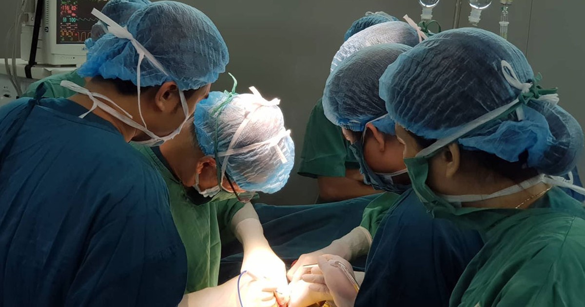 'Huyền thoại sống' phẫu thuật thành công 100%