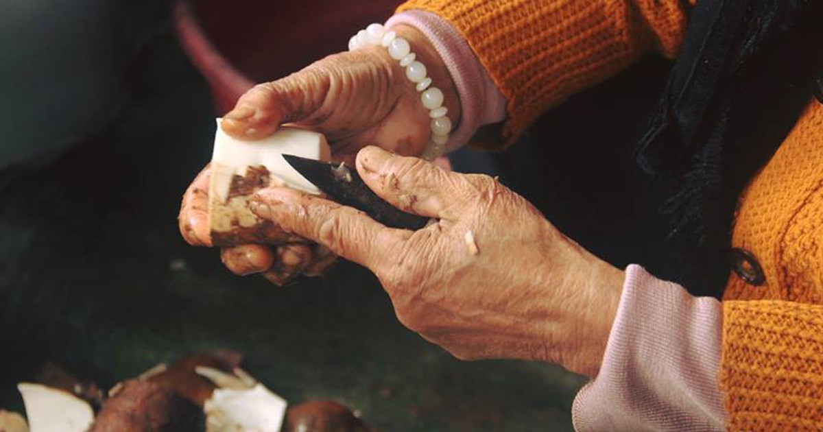 Kỳ công món mứt 'nhà nghèo'