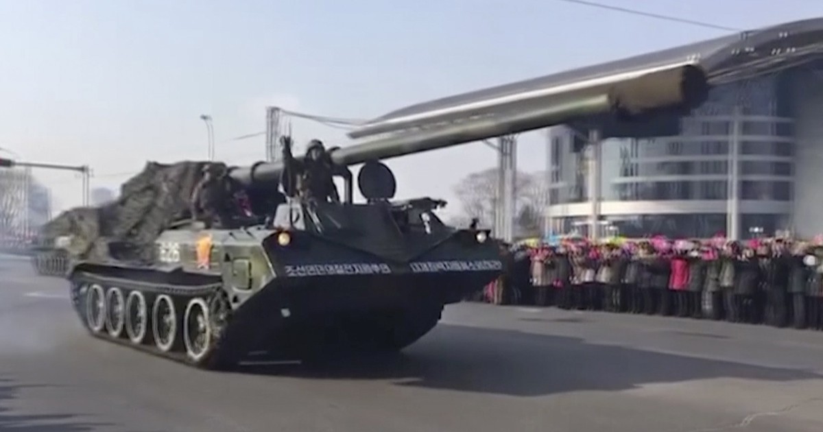 Triều Tiên duyệt binh kỉ niệm ngày thành lập quân đội