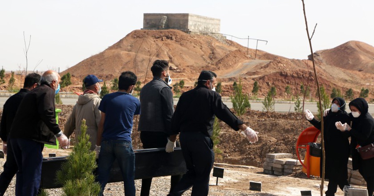 Iran đào mộ tập thể cho bệnh nhân tử vong vì virus corona