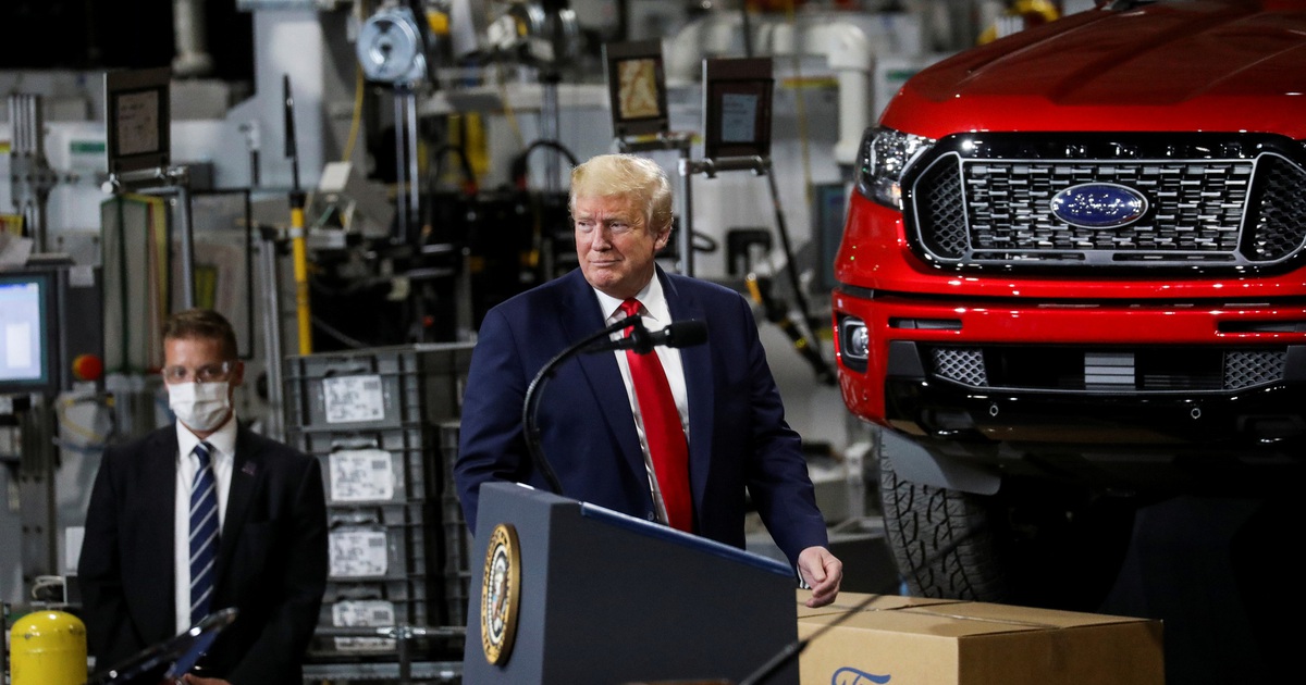 Vẫn không đeo khẩu trang, ông Trump nói sẽ không đóng cửa kinh tế nếu có làn sóng Covid-19 thứ 2