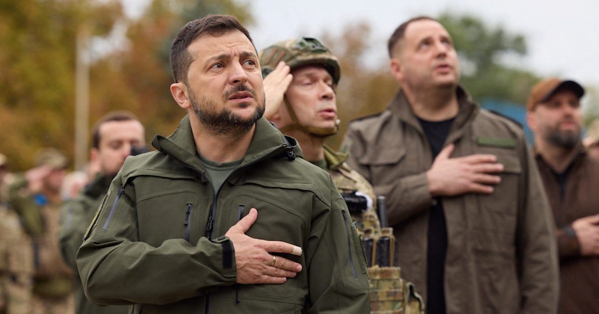 Tổng thống Zelensky đến thăm thành phố Ukraine vừa giành lại ở Kharkiv