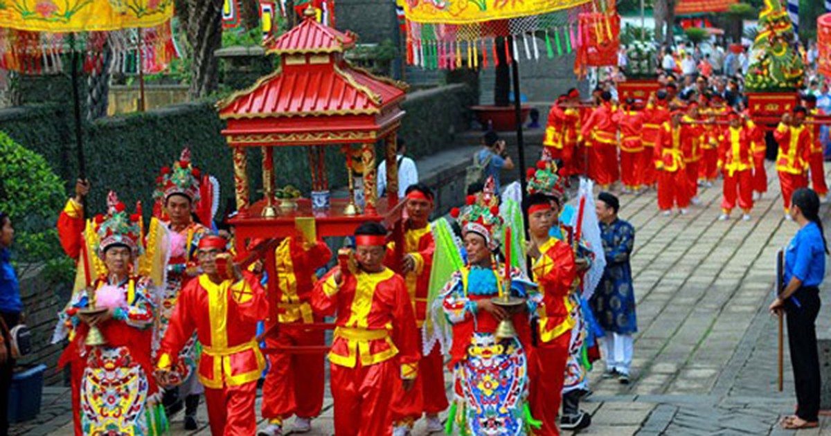 Hàng ngàn người dân TP.HCM dự Giỗ tổ Hùng Vương