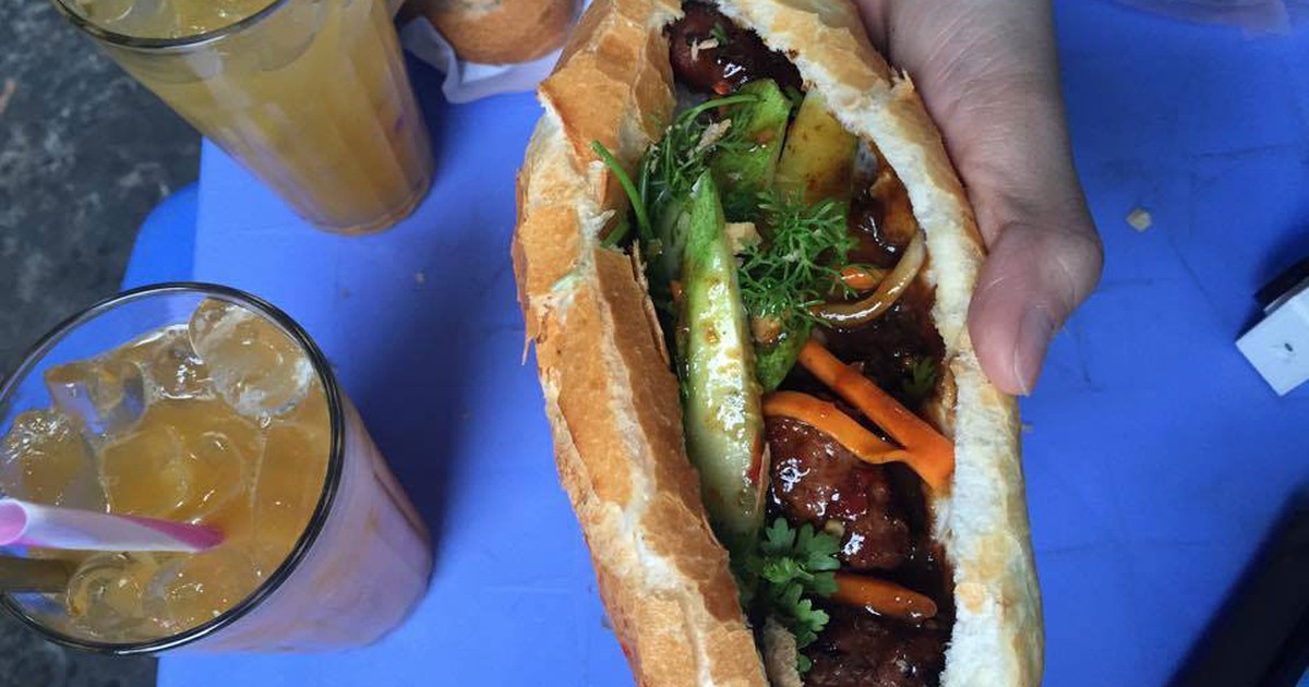 Người Sài Gòn nín thở mua ổ bánh mì thịt nướng ‘ngon nhất thế giới’