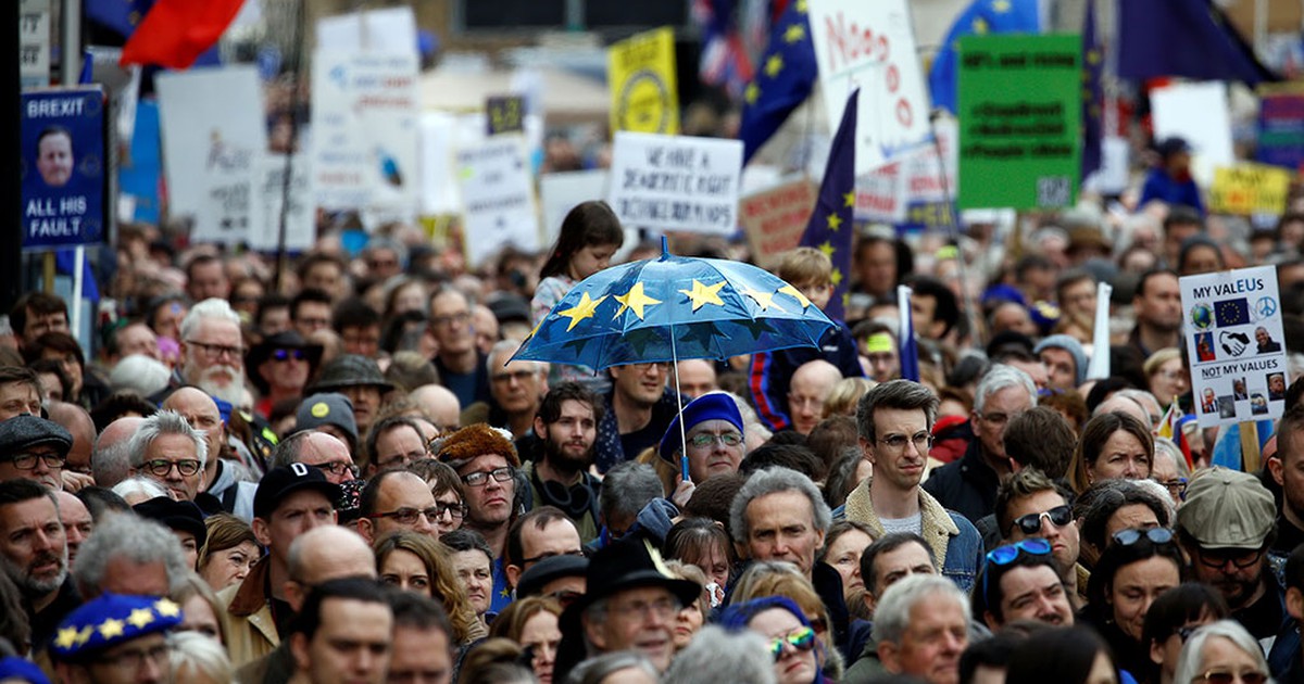 Rộ tin nội các muốn phế truất thủ tướng Anh