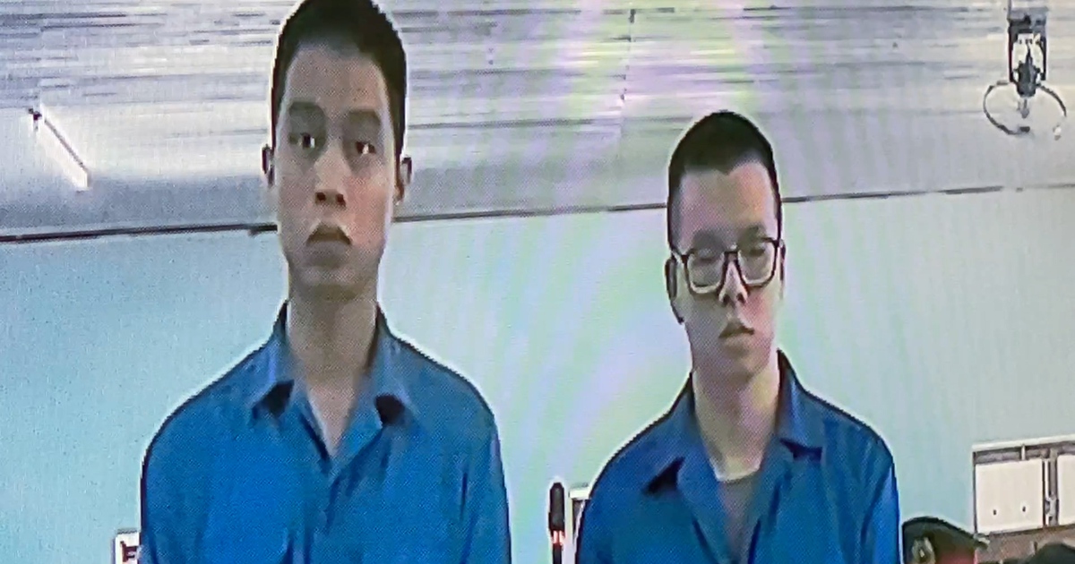 Y án dân chơi rủ nữ tiếp viên mở tiệc ma túy trong khách sạn