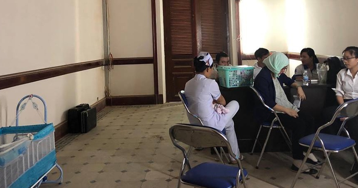 Chủ tọa không cho phép bị cáo ôm con vào phòng xử đại án TrustBank