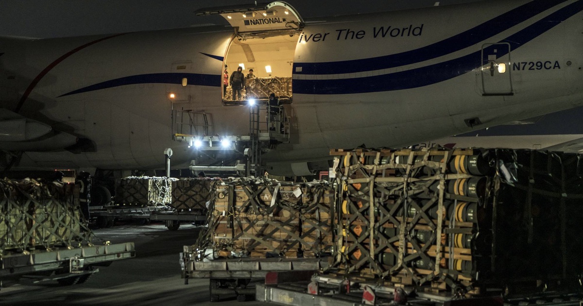 Mỹ đang giúp chuyển vũ khí cho Ukraine 'bất kể ngày đêm'