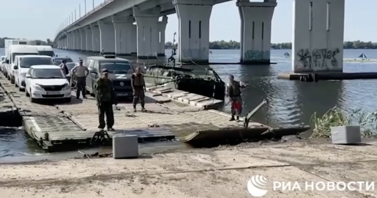 Cầu bị bắn hỏng, Nga triển khai phà qua sông ở Kherson