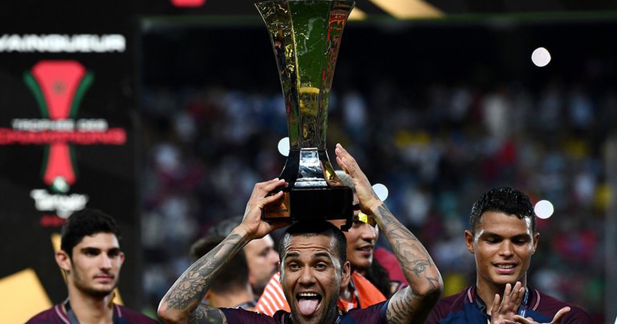 Tân binh Alves tỏa sáng, PSG vô địch Siêu cúp Pháp