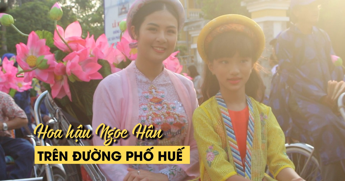 Hoa hậu Ngọc Hân tham gia lễ rước tôn vinh nghệ nhân